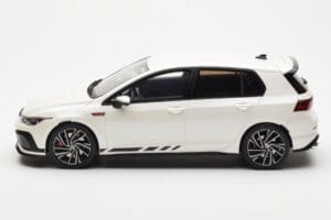 Volkswagen Golf GTI Mk8 Clubsport Fehér Otto 1:18 OT986 Gyanta – 3. kép a 6-ből