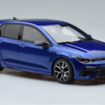 Volkswagen Golf Mk8 R Kék Otto 1:18 - image 4 of 6