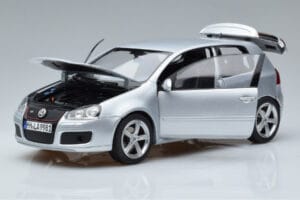 Volkswagen Golf GTI Mk5 Pirelli Edition Ezüst Norev 1:18 188425 Fém – 2. kép a 7-ből