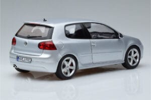 Volkswagen Golf GTI Mk5 Pirelli Edition Ezüst Norev 1:18 188425 Fém – 3. kép a 7-ből