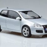 Volkswagen Golf GTI Mk5 Pirelli Edition Ezüst Norev 1:18 188425 Fém - image 5 of 7