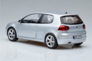 Volkswagen Golf GTI Mk5 Pirelli Edition Ezüst Norev 1:18 188425 Fém – 6. kép a 7-ből