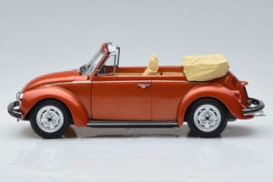 Volkswagen Beetle 1303 Kabrió Narancs Norev 1:18 188526 Fém – 3. kép a 6-ből