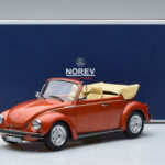 Volkswagen Beetle 1303 Kabrió Narancs Norev 1:18 - image 6 of 6