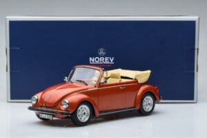 Volkswagen Beetle 1303 Kabrió Narancs Norev 1:18 188526 Fém – 6. kép a 6-ből