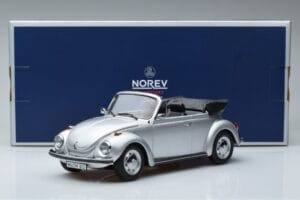 Volkswagen Bogár 1303 Kabrió Ezüst Norev 1:18 188530 Fém – 6. kép a 6-ből