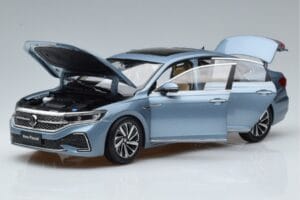 Volkswagen Passat B8 Kék FAW 1:18 ZVF000003A Fém – 2. kép a 7-ből