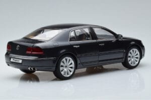 Volkswagen Phaeton V6 Mazeppa Szürke Kyosho 1:18 08831MBK Fém – 3. kép a 9-ből