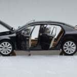 Volkswagen Phaeton V6 Mazeppa Szürke Kyosho 1:18 - image 4 of 9