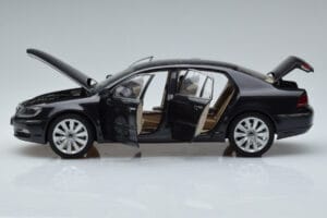 Volkswagen Phaeton V6 Mazeppa Szürke Kyosho 1:18 08831MBK Fém – 4. kép a 9-ből