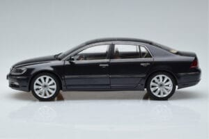 Volkswagen Phaeton V6 Mazeppa Szürke Kyosho 1:18 08831MBK Fém – 5. kép a 9-ből