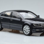 Volkswagen Phaeton V6 Mazeppa Szürke Kyosho 1:18 - image 6 of 9