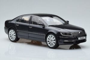 Volkswagen Phaeton V6 Mazeppa Szürke Kyosho 1:18 08831MBK Fém – 6. kép a 9-ből
