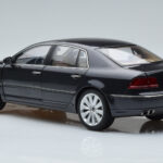 Volkswagen Phaeton V6 Mazeppa Szürke Kyosho 1:18 - image 7 of 9
