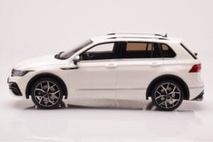 Volkswagen Tiguan R Fehér Otto 1:18 OT1001 Gyanta – 3. kép a 6-ből