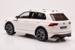 Volkswagen Tiguan R Fehér Otto 1:18 OT1001 Gyanta – 5. kép a 6-ből
