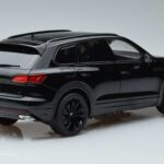 Volkswagen Touareg CR Fekete FAW 1:18 LTC761021BLA Fém - image 3 of 7