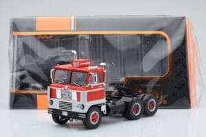 White 7400 Piros Ezüst IXO 1:43 TR170 Fém – 5. kép a 5-ből