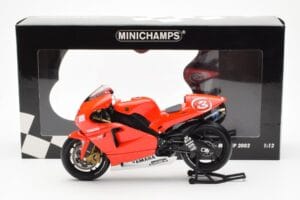Yamaha YZR-M1 Marlboro Yamaha Team #3 M. Biaggi MotoGP 2002 Minichamps 1:12 122026303 Fém – 4. kép a 4-ből
