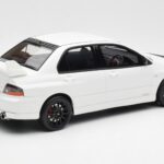 Mitsubishi Lancer Evo VIII MR FQ-400 Fehér Otto 1:18 - image 2 of 6