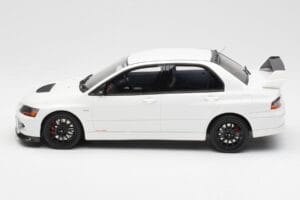 Mitsubishi Lancer Evo VIII MR FQ-400 Fehér Otto 1:18 OT777 Gyanta – 3. kép a 6-ből