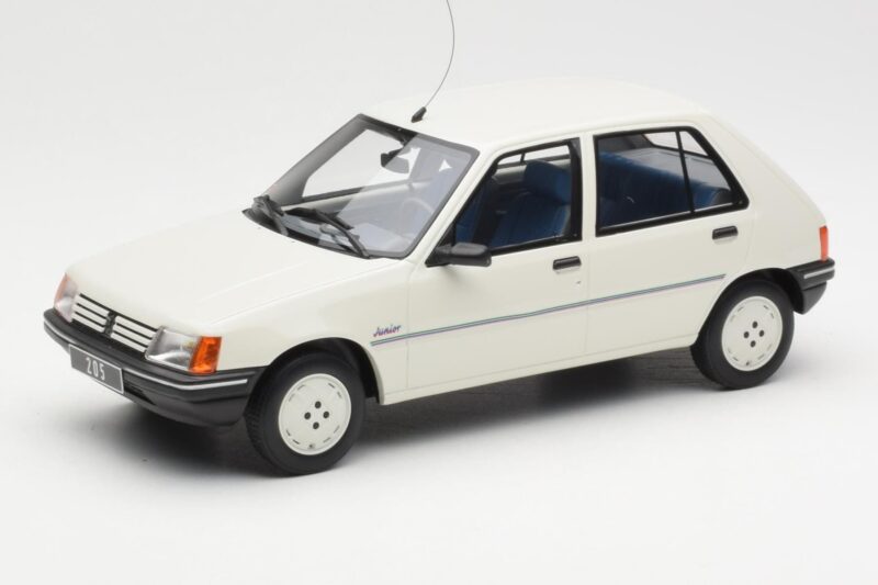 Peugeot 205 Junior Fehér Otto 1:18 OT463 Gyanta