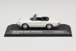 Alfa Romeo 1750 Spider Veloce Fehér Minichamps 1:43 400120530 Fém