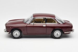 Alfa Romeo 2000 GTV Gesztenyebarna Piros Norev 1:18 187916 Fém – 4. kép a 8-ből