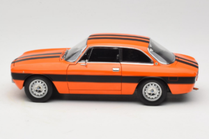 Alfa Romeo 2000 GTV Narancssárga Norev 1:18 187918 Fém – 4. kép a 8-ből