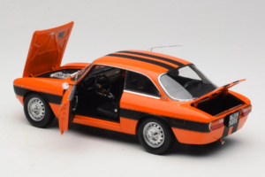 Alfa Romeo 2000 GTV Narancssárga Norev 1:18 187918 Fém – 5. kép a 8-ből