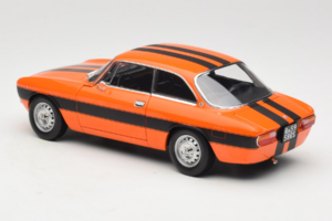 Alfa Romeo 2000 GTV Narancssárga Norev 1:18 187918 Fém – 7. kép a 8-ből