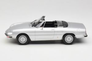 Alfa Romeo 2000 Spider Ezüst Norev 1:18 187884 Fém – 3. kép a 6-ből