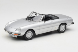 Alfa Romeo 2000 Spider Ezüst Norev 1:18 187884 Fém