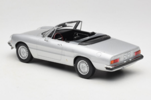 Alfa Romeo 2000 Spider Ezüst Norev 1:18 187884 Fém – 5. kép a 6-ből