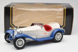 Alfa Romeo 2300 Spider Fehér & Kék Bburago 1:18 3008-M1 Fém – 6. kép a 6-ből