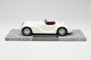 Alfa Romeo 6C 2500 SS Corsa Spider Fehér Minichamps 1:18 107120232 Gyanta – 3. kép a 6-ből