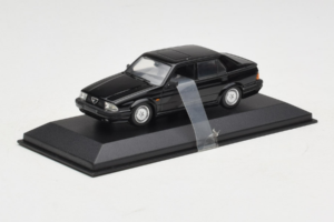 Alfa Romeo 75 3.0 V6 Fekete Minichamps 1:43 403120463 Fém – 2. kép a 4-ből