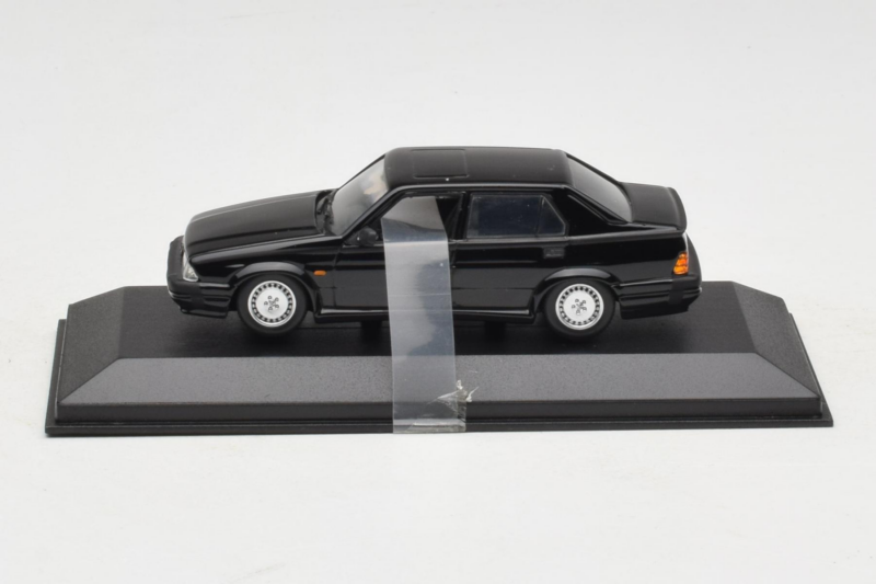 Alfa Romeo 75 3.0 V6 Fekete Minichamps 1:43 Alfa Romeo 75 3.0 V6 Fekete Minichamps 1:43 403120463 Fém