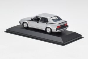 Alfa Romeo 75 3.0 V6 Ezüst Minichamps 1:43 400120461 Fém – 3. kép a 4-ből
