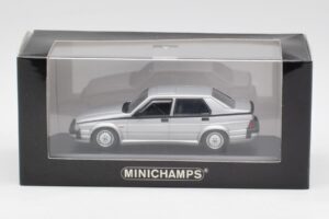 Alfa Romeo 75 3.0 V6 Ezüst Minichamps 1:43 400120461 Fém – 4. kép a 4-ből