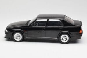 Alfa Romeo 75 Turbo Evoluzione Fekete MCG 1:18 MCG18429 Fém – 3. kép a 6-ből