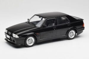 Alfa Romeo 75 Turbo Evoluzione Fekete MCG 1:18 MCG18429 Fém