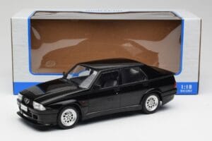 Alfa Romeo 75 Turbo Evoluzione Fekete MCG 1:18 MCG18429 Fém – 6. kép a 6-ből