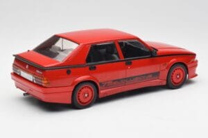 Alfa Romeo 75 Turbo Evoluzione Piros MCG 1:18 MCG18428 Fém – 2. kép a 6-ből