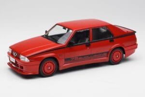 Alfa Romeo 75 Turbo Evoluzione Piros MCG 1:18 MCG18428 Fém