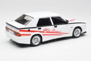 Alfa Romeo 75 Turbo Evoluzione Fehér MCG 1:18 MCG18430 Fém – 2. kép a 6-ből
