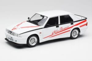 Alfa Romeo 75 Turbo Evoluzione Fehér MCG 1:18 MCG18430 Fém