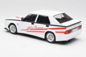Alfa Romeo 75 Turbo Evoluzione Fehér MCG 1:18 MCG18430 Fém – 5. kép a 6-ből