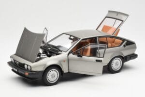 Alfa Romeo Alfetta GTV 2.0 Szürke Metálfényű AUTOart 1:18 70147 Fém – 2. kép a 8-ből