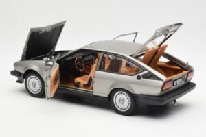 Alfa Romeo Alfetta GTV 2.0 Szürke Metálfényű AUTOart 1:18 70147 Fém – 5. kép a 8-ből
